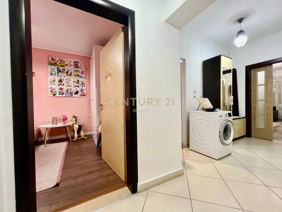 Tirane, jepet me qera apartament 3+1+Aneks+Ballkon Kati 4, 120 m² 580 € (selita)