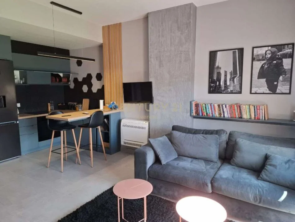 Tirane, jepet me qera apartament , 56 m² 900 € 