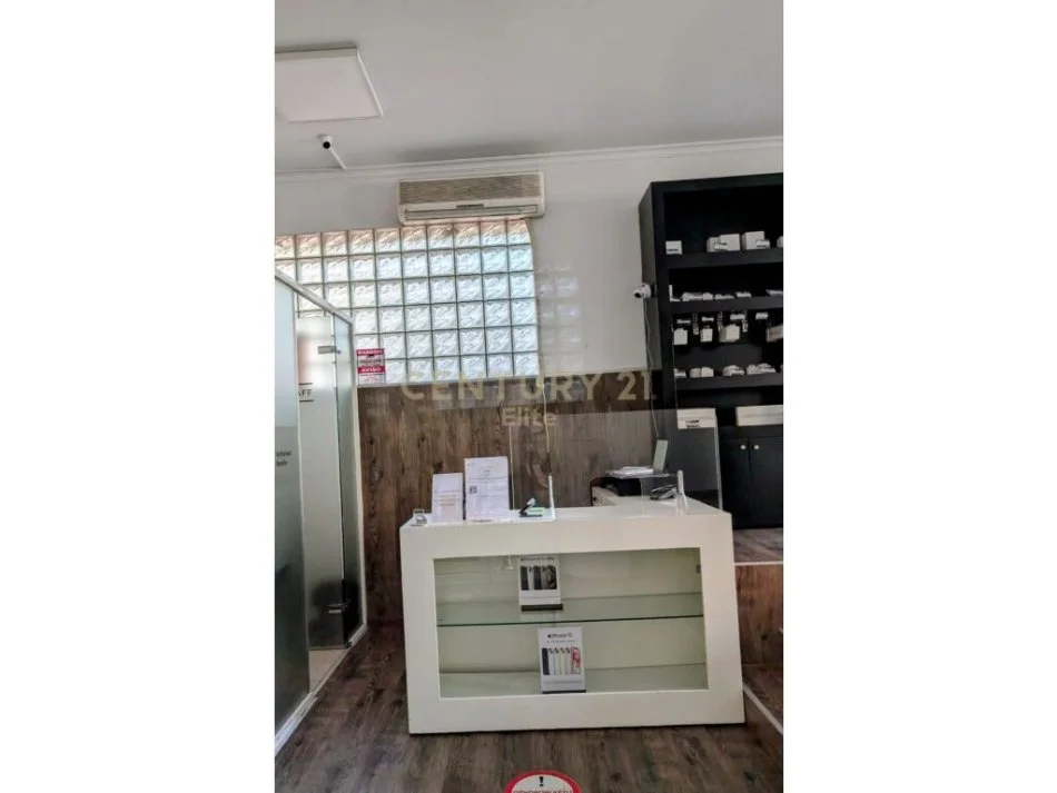 Tirane, jepet me qera ambjent biznesi Kati 0, 50 m² 1.950 € (Bllok)