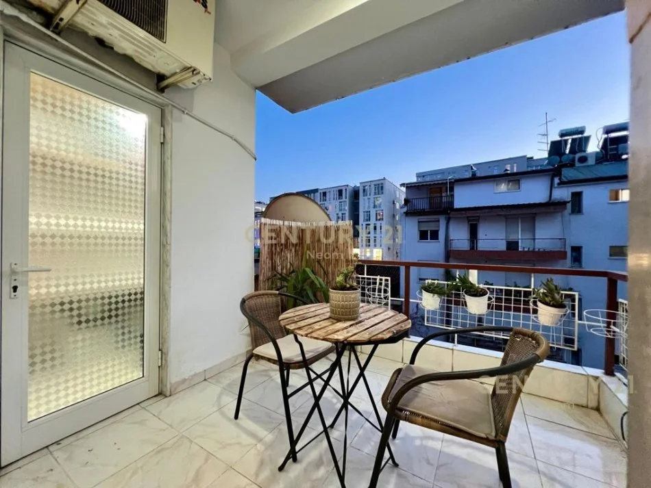 Tirane, jepet me qera apartament 2+1+Aneks+Ballkon Kati 4, 120 m² 880 € (Neom108837)