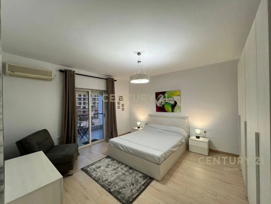 Tirane, jepet me qera apartament 2+1+Aneks+Ballkon Kati 4, 120 m² 880 € (Neom108837)