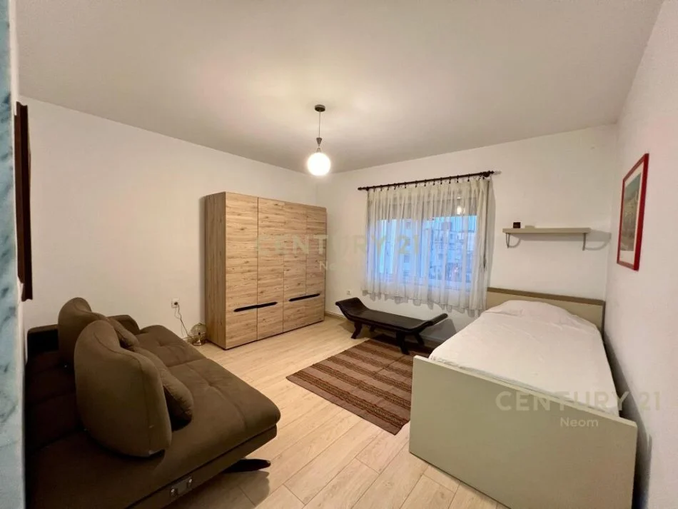 Tirane, jepet me qera apartament 2+1+Aneks+Ballkon Kati 4, 120 m² 880 € (Neom108837)