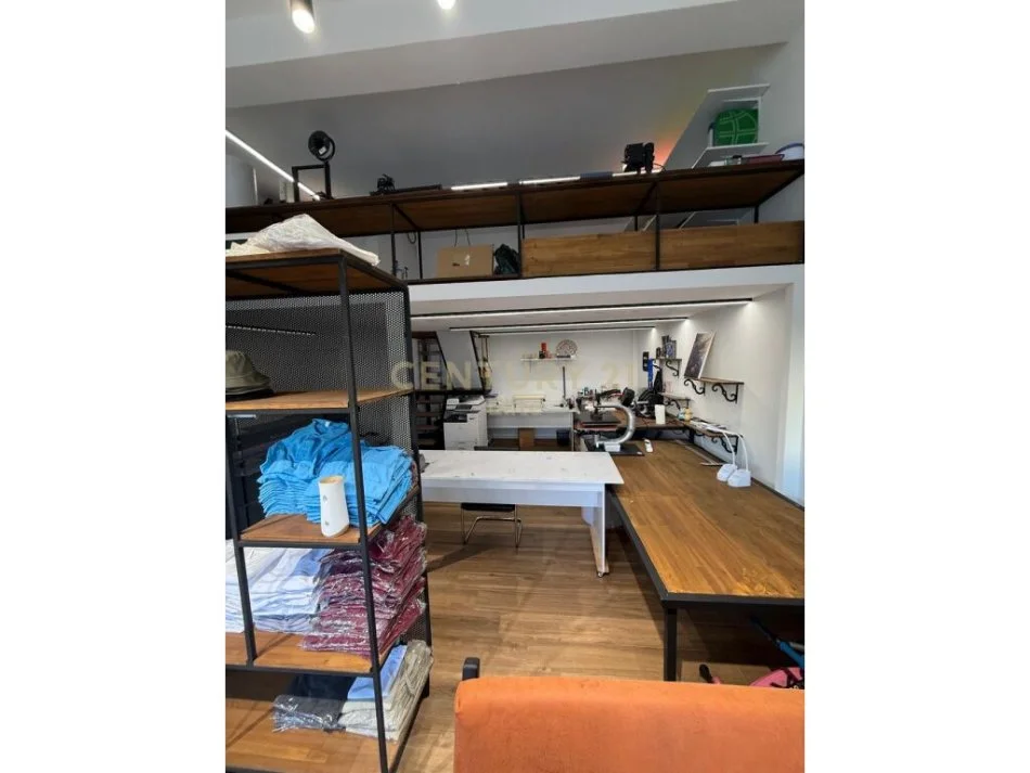 Tirane, shitet ambjent biznesi Kati 1, 65 m² 115.000 € (Oxhaku)