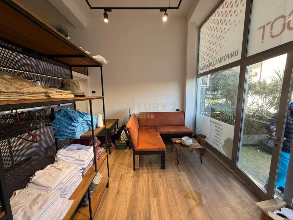 Tirane, shitet ambjent biznesi Kati 1, 65 m² 115.000 € (Oxhaku)