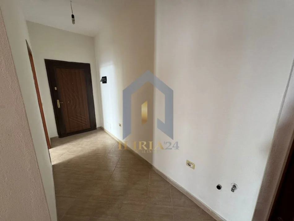 Tirane, shitet apartament 1+1 Kati 3, 46 m² 59.500 € (Apartament 1+1 per shitje ne “Kombinat”)