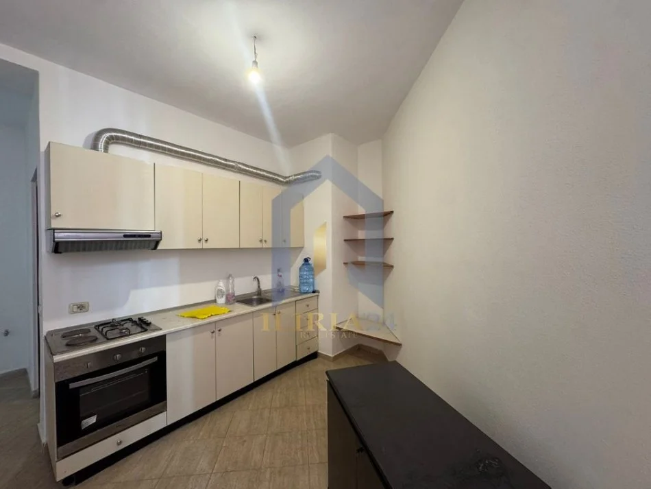 Tirane, shitet apartament 1+1 Kati 3, 46 m² 59.500 € (Apartament 1+1 per shitje ne “Kombinat”)