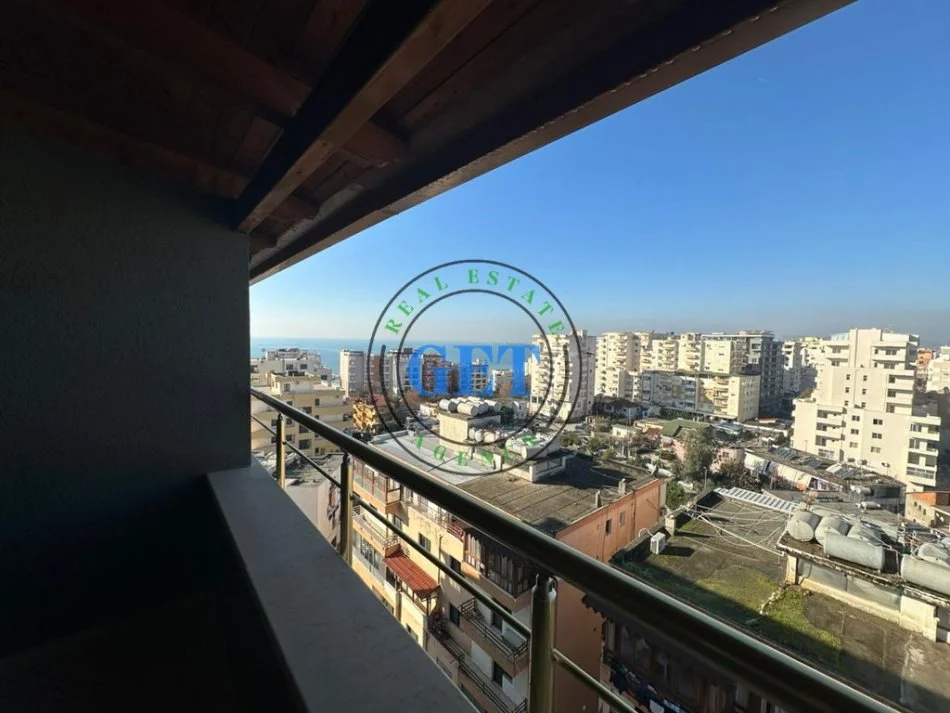 Durres, jepet me qera apartament 1+1 Kati 8, 101 m² 450 € (Plazh Hekurudha)