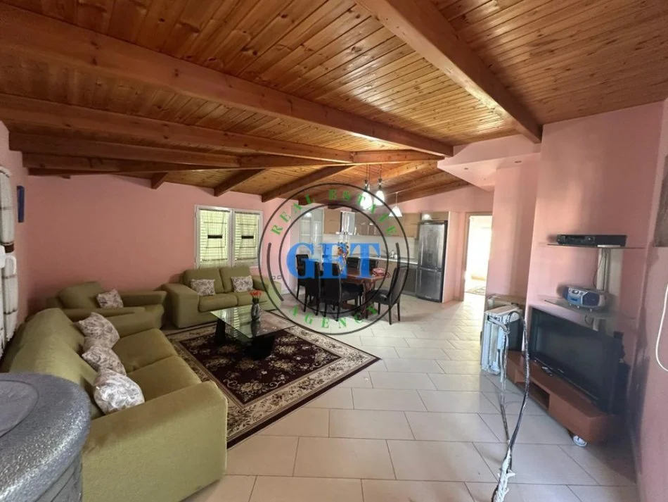 Durres, jepet me qera apartament 1+1 Kati 8, 101 m² 450 € (Plazh Hekurudha)