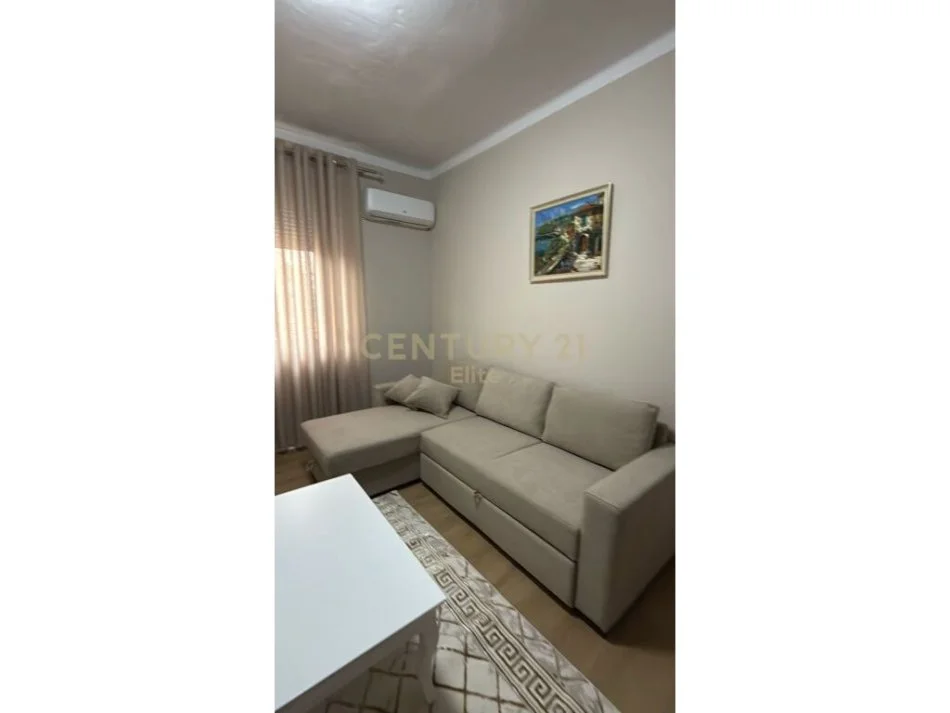 Tirane, jepet me qera apartament 1+1 Kati 5, 60 m² 650 € (Pallatet Agimi)