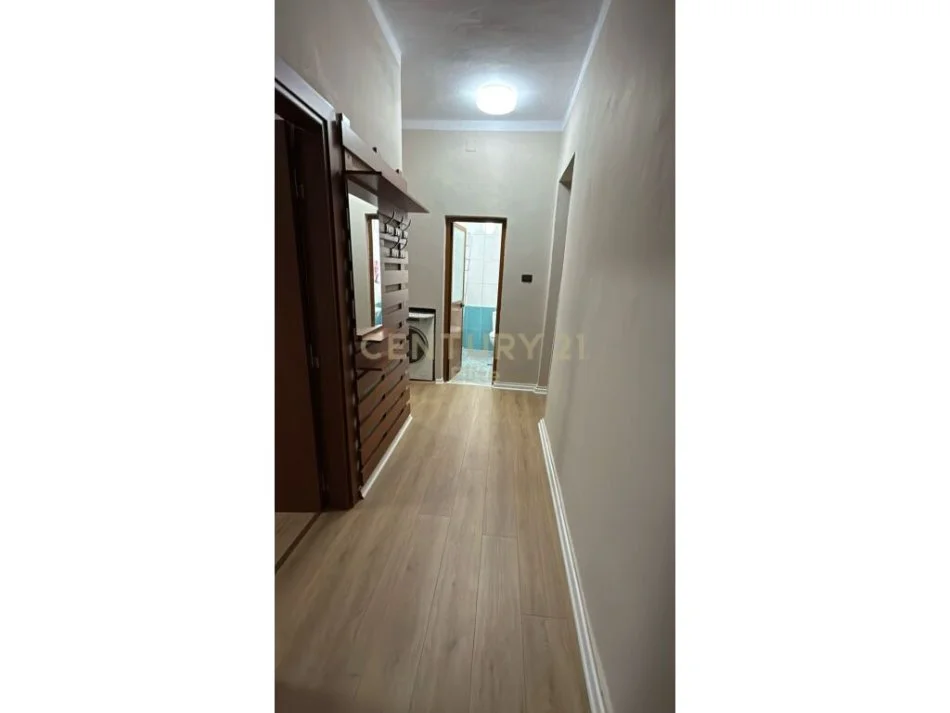 Tirane, jepet me qera apartament 1+1 Kati 5, 60 m² 650 € (Pallatet Agimi)