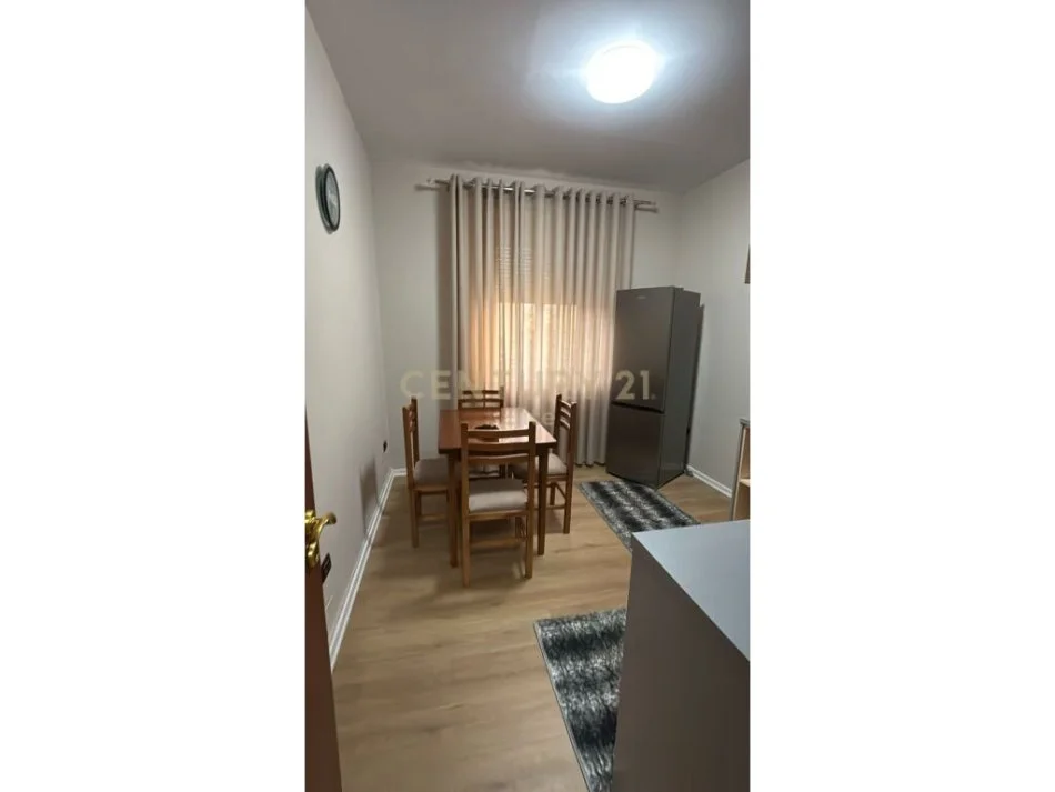 Tirane, jepet me qera apartament 1+1 Kati 5, 60 m² 650 € (Pallatet Agimi)