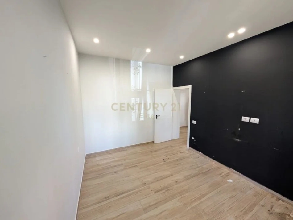 Tirane, jepet me qera ambjent biznesi Kati 1, 50 m² 600 € (Stadiumi Dinamo)