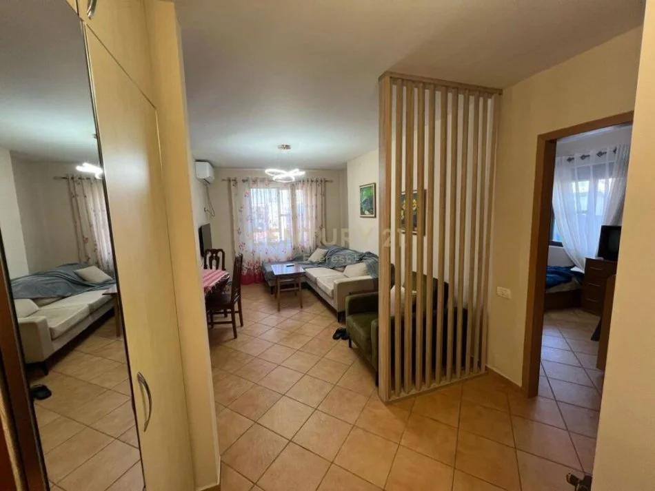 Tirane, jepet me qera apartament 1+1 Kati 5, 67 m² 450 € (Rruga 5 Maji)