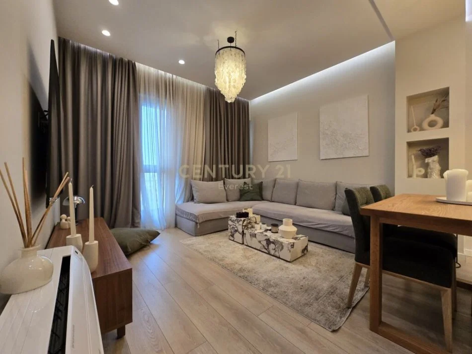 Tirane, jepet me qera apartament 1+1 Kati 7, 68 m² 880 € (Square21)
