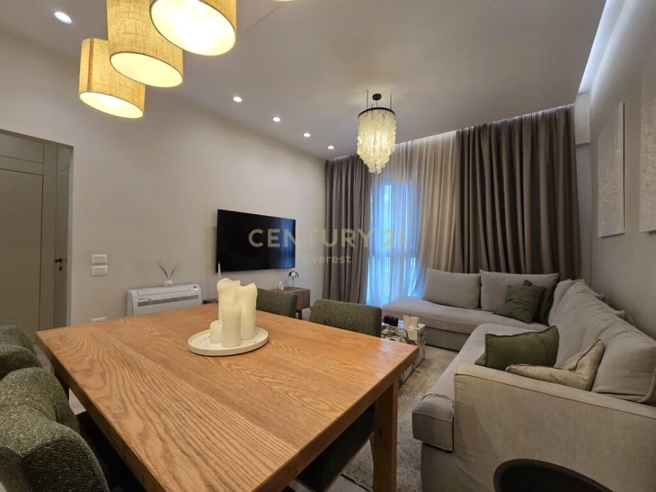 Tirane, jepet me qera apartament 1+1 Kati 7, 68 m² 880 € (Square21)