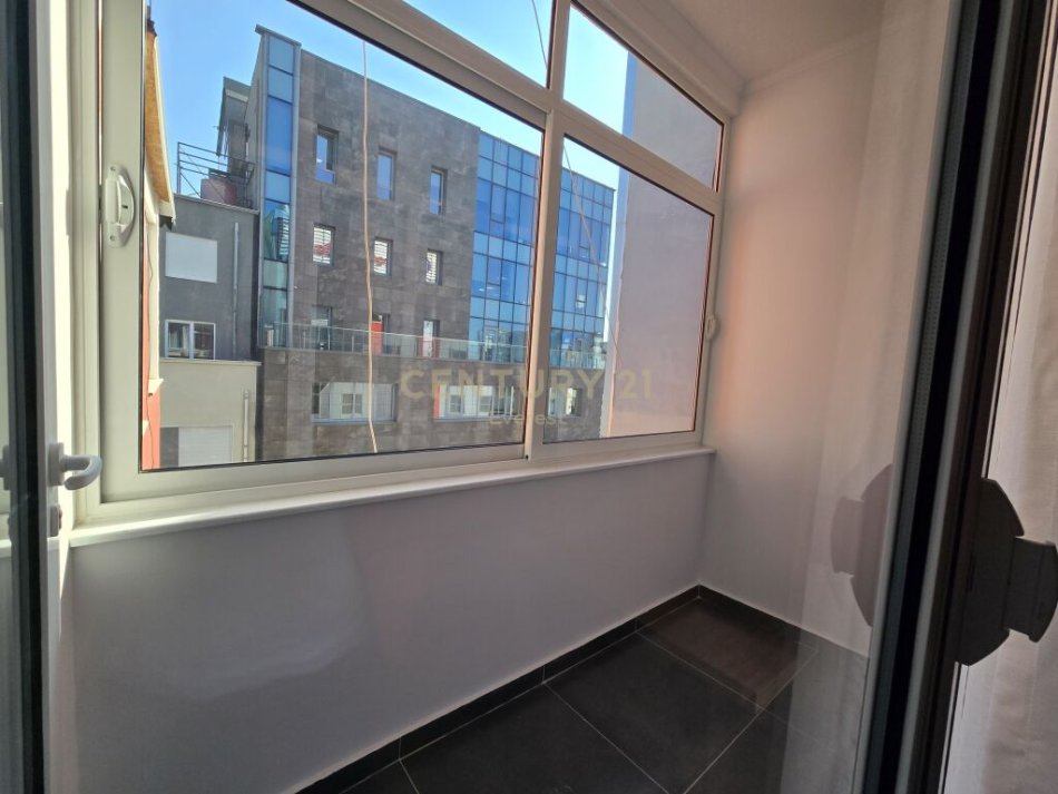 Tirane, shitet apartament 2+1+Ballkon Kati 7, 96 m² 148.000 € (LAPRAKE)
