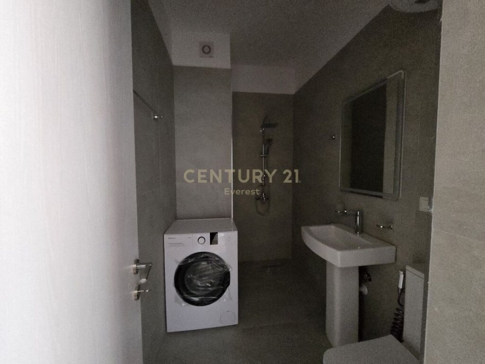 Tirane, shitet apartament 2+1+Ballkon Kati 7, 96 m² 148.000 € (LAPRAKE)