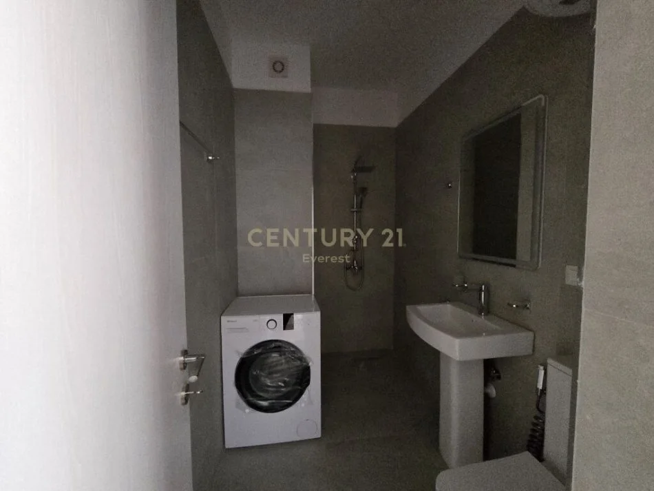 Tirane, shitet apartament 2+1+Aneks+Ballkon Kati 7, 96 m² 148.000 € (Laprak prane ProCredit Bank)