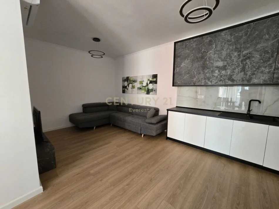 Tirane, shitet apartament 2+1+Ballkon Kati 7, 96 m² 148.000 € (LAPRAKE)