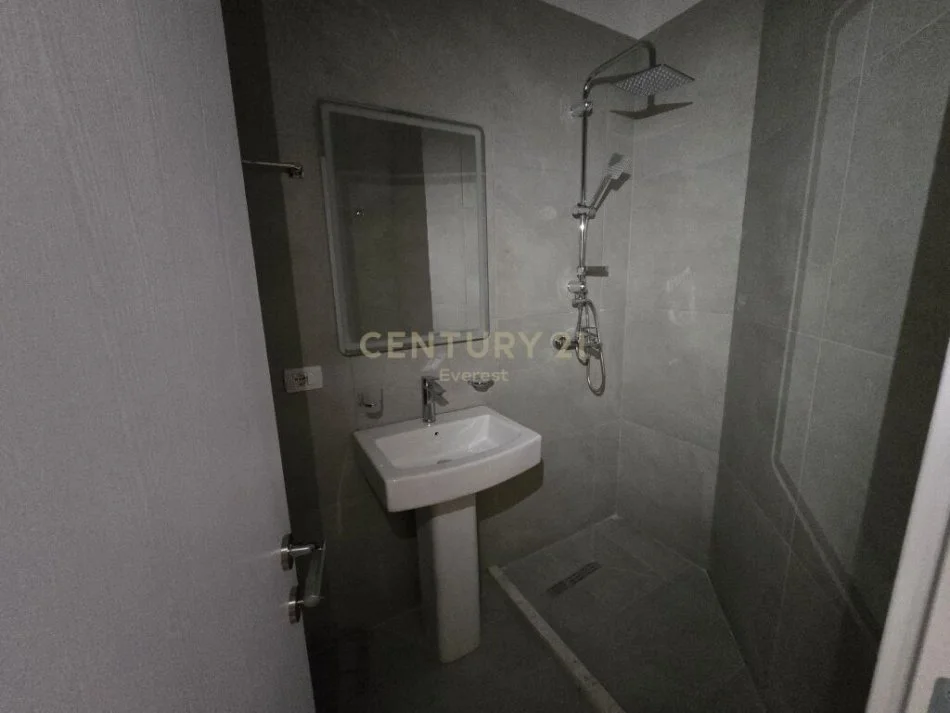 Tirane, shitet apartament 2+1+Aneks+Ballkon Kati 7, 96 m² 148.000 € (Laprak prane ProCredit Bank)