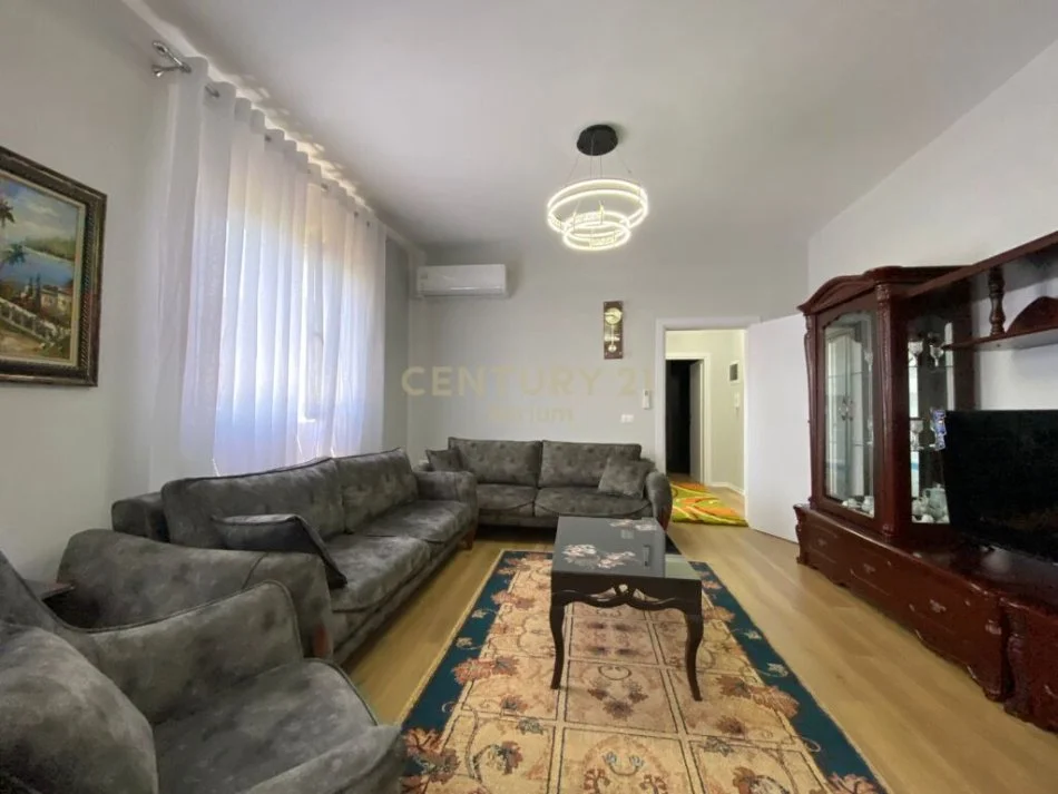Tirane, jepet me qera apartament 3+1 Kati 2, 90 m² 500 € 