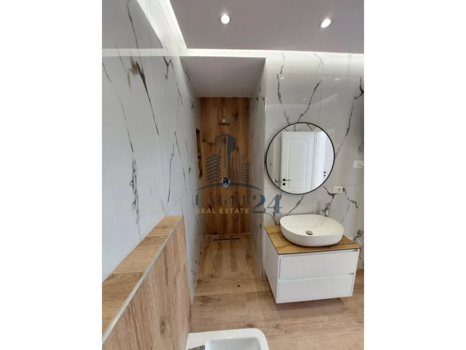 Tirane, shitet apartament 2+1 Kati 10, 100 m² 213.000 € (Rruga e Barrikadave)