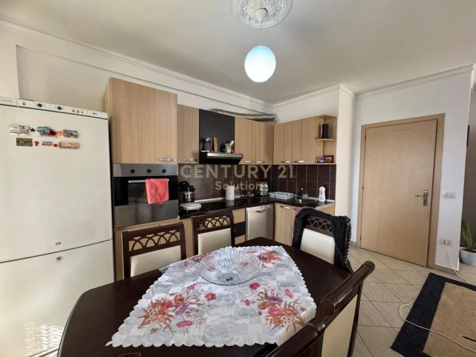 Tirane, jap me qera 2+1 Kati 4, 97 m² 430 € (rruga 3 deshmoret)