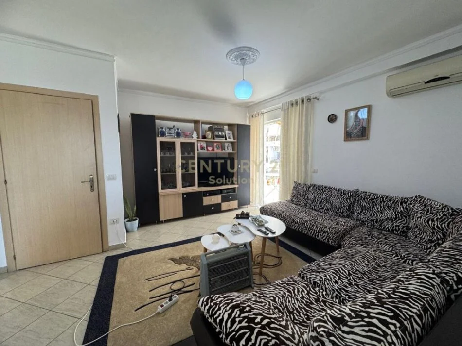 Tirane, jap me qera 2+1 Kati 4, 97 m² 430 € (rruga 3 deshmoret)