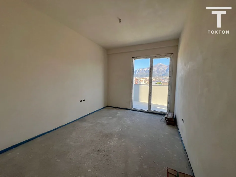 Tirane, shitet apartament 2+1+Ballkon Kati 7, 123 m² 176.000 € (Ali Demi)