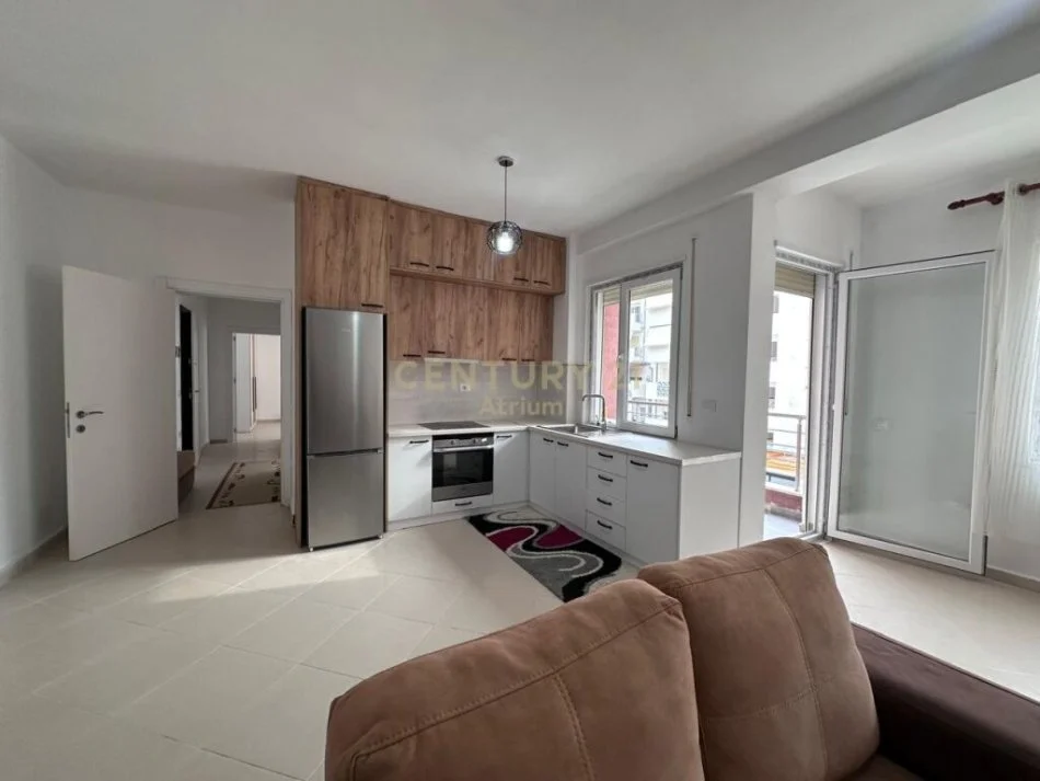 Tirane, jepet me qera apartament 2+1+Ballkon Kati 3, 105 m² 420 € 