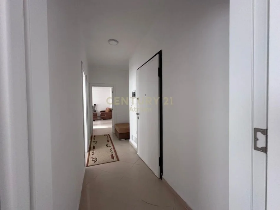 Tirane, jepet me qera apartament 2+1+Ballkon Kati 3, 105 m² 420 € 