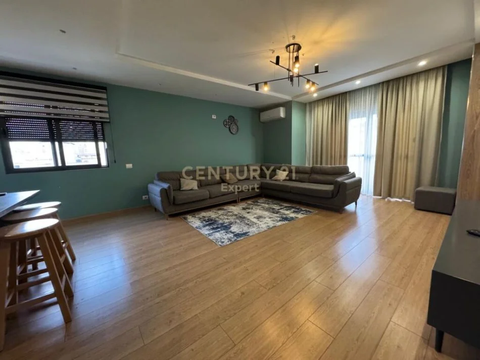 Tirane, jepet me qera apartament 2+1 Kati 3, 150 m² 700 € (DON BOSKO!)