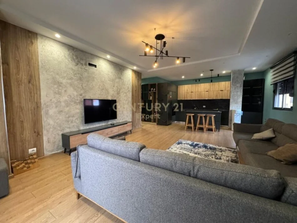 Tirane, jepet me qera apartament 2+1 Kati 3, 150 m² 700 € (DON BOSKO!)