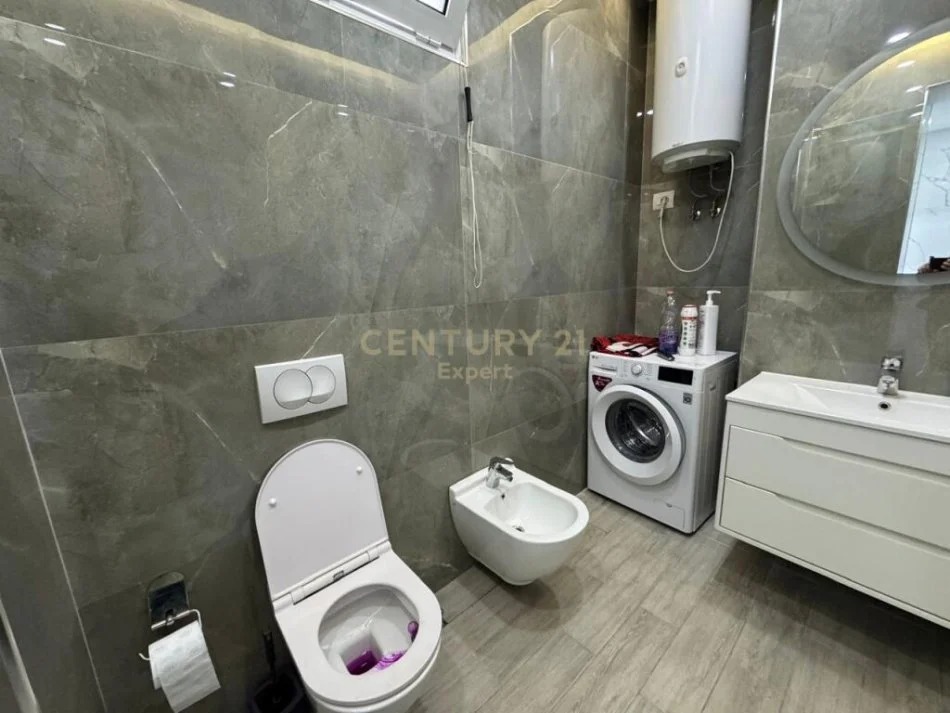 Tirane, jepet me qera apartament 2+1 Kati 3, 150 m² 700 € (DON BOSKO!)