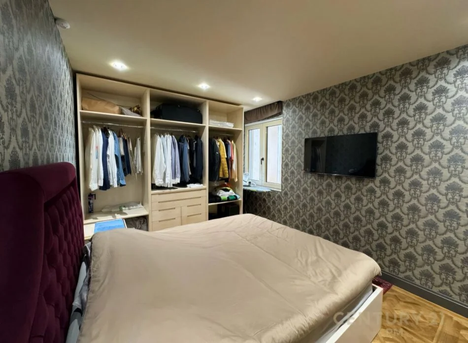 Tirane, jepet me qera apartament 2+1+Ballkon Kati 6, 140 m² 1.500 € (Komuna e Parisit)