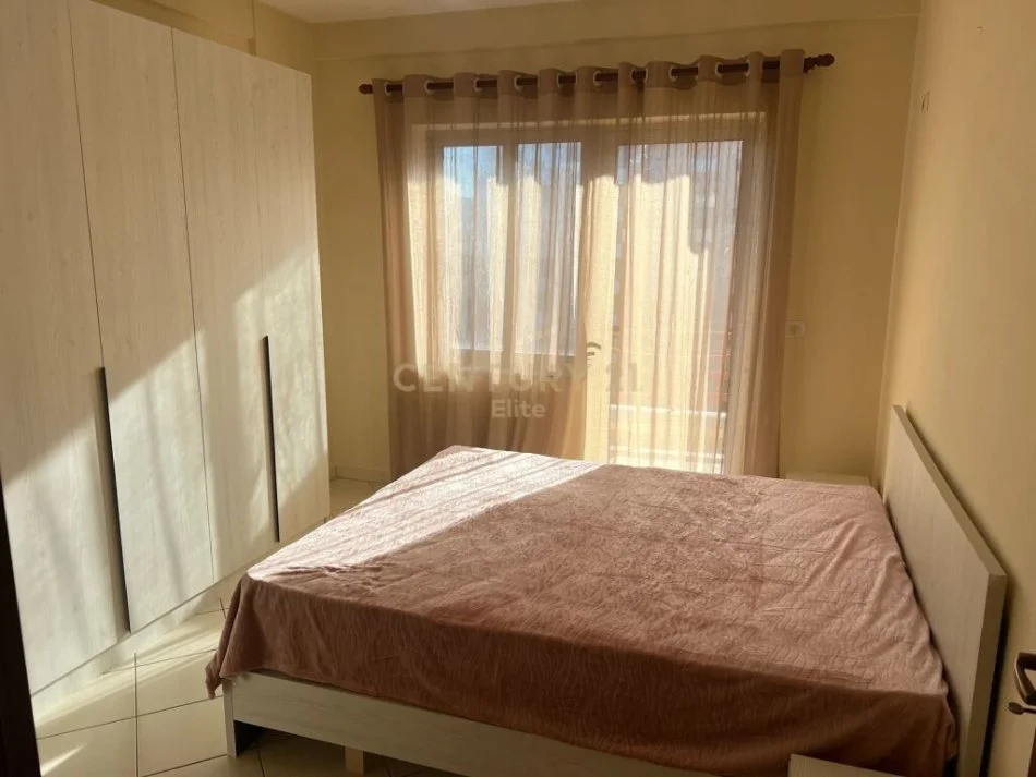 Tirane, jepet me qera apartament 2+1 Kati 8, 105 m² 450 € 