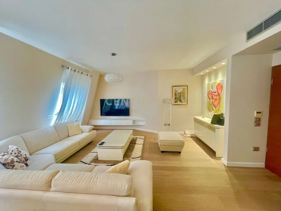 Tirane, jepet me qera apartament 3+1+Aneks+Ballkon Kati 4, 135 m² 1.800 € (Neom109175)