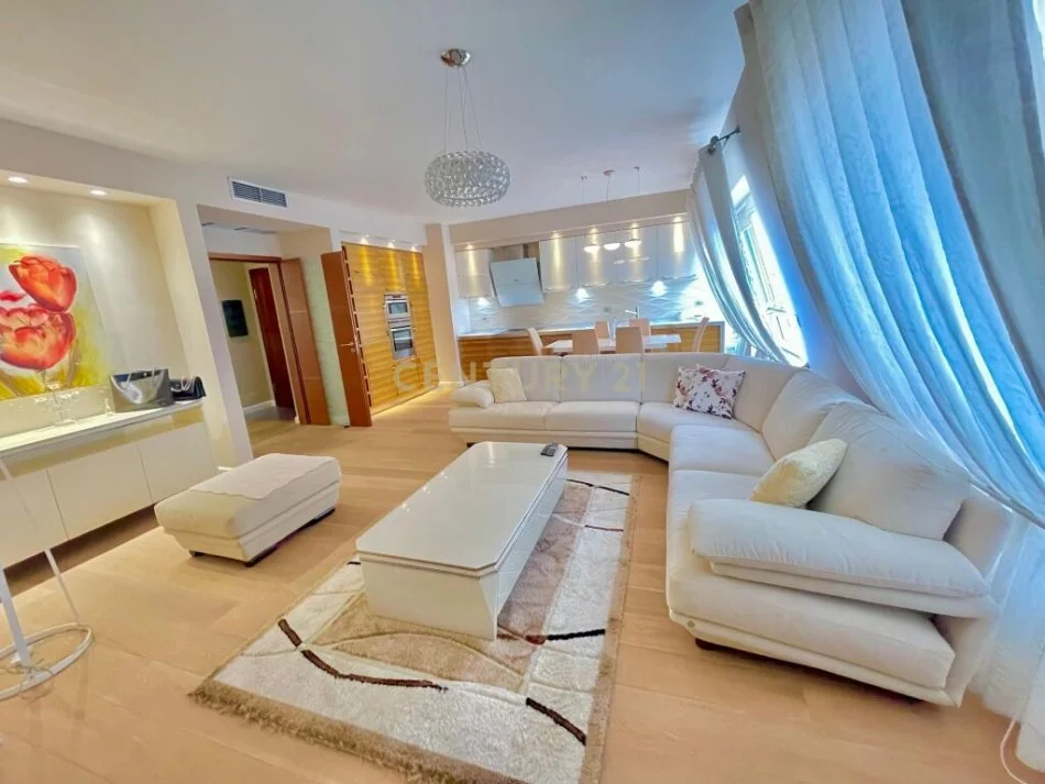 Tirane, jepet me qera apartament 3+1+Ballkon Kati 4, 135 m² 1.800 € (Neom109175)