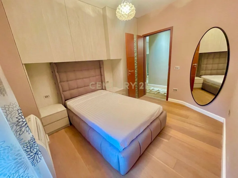 Tirane, jepet me qera apartament 3+1+Ballkon Kati 4, 135 m² 1.800 € (Neom109175)