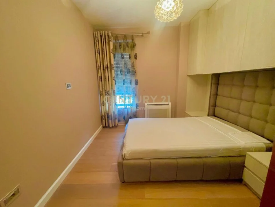 Tirane, jepet me qera apartament 3+1+Aneks+Ballkon Kati 4, 135 m² 1.800 € (Neom109175)
