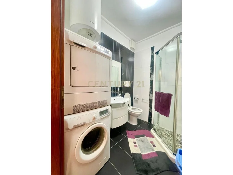Tirane, jepet me qera apartament 3+1+Ballkon Kati 4, 135 m² 1.800 € (Neom109175)