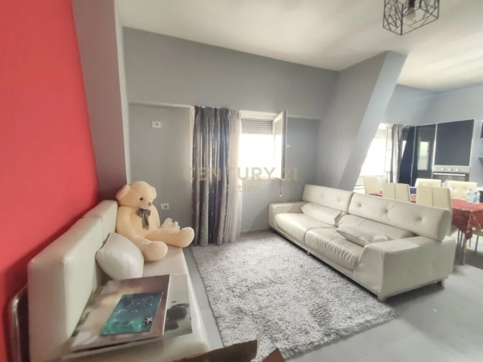 Tirane, shitet apartament 2+1 Kati 8, 95 m² 210.000 € (Selvia)