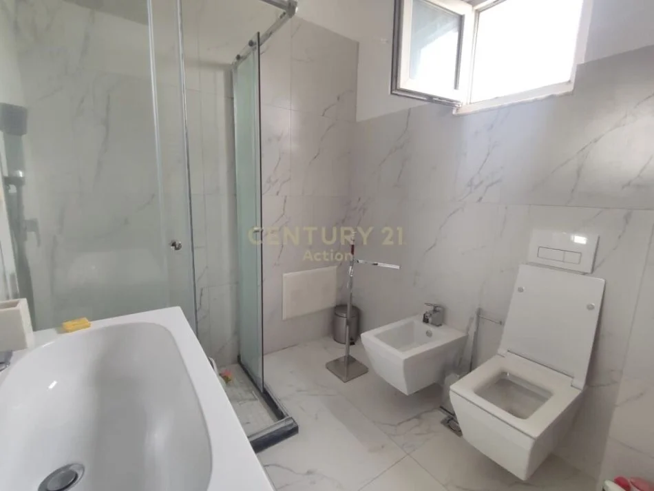 Tirane, shitet apartament 2+1 Kati 8, 95 m² 210.000 € (Selvia)