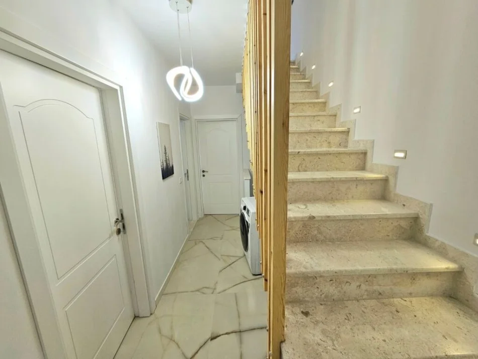 Tirane, jepet me qera apartament Dublex Kati 1, 126 m² 800 € (Kompleks Rezidencial Premium, Kodra e Diellit)