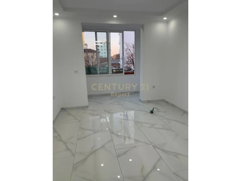 Tirane, shitet apartament 1+1 Kati 2, 48 m² 145.000 € (rruga e dibres)