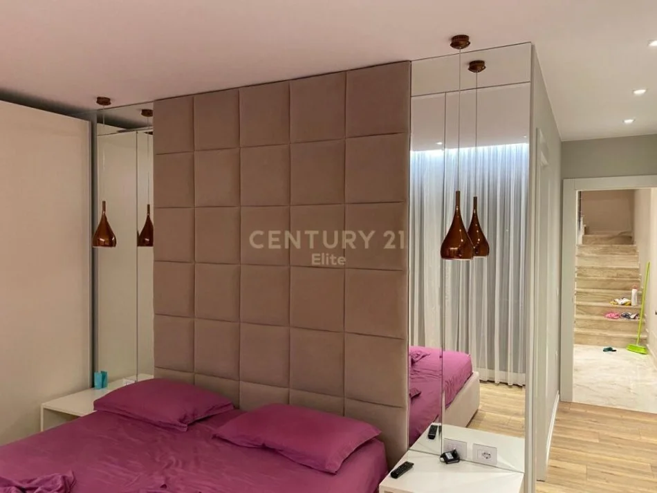 Durres, shitet Vile 3+1+Aneks+Ballkon Kati 2, 280 m² 750.000 € (Gjiri i Lalezit)