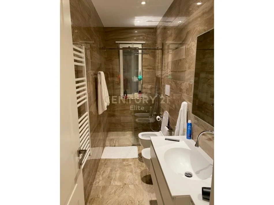 Durres, shitet Vile 3+1+Aneks+Ballkon Kati 2, 280 m² 750.000 € (Gjiri i Lalezit)