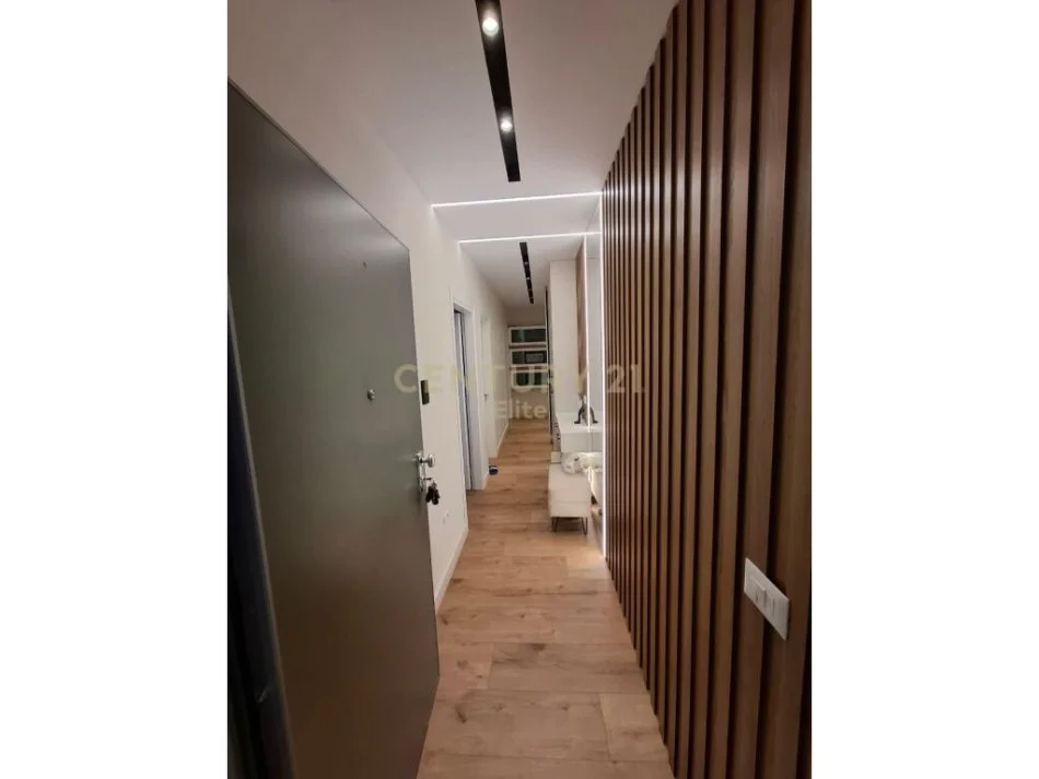 Tirane, shitet apartament 2+1 , (Porcelan)