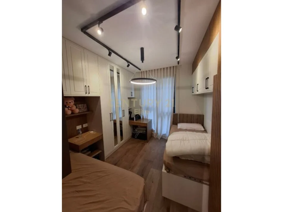 Tirane, shitet apartament 2+1 , (Porcelan)