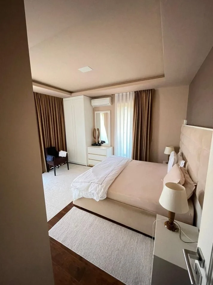 Tirane, jepet me qera apartament 2+1+Ballkon Kati 6, 128 m² 2.500 € 